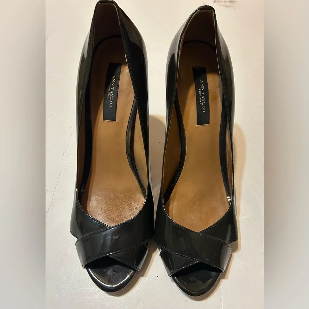 Ann Taylor women's patent leather shoes 8.5 medium